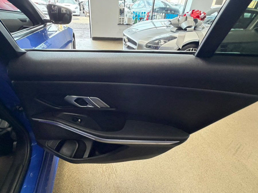 Used 2022 BMW 330i Sedan w/ M Sport Package RWD image 36