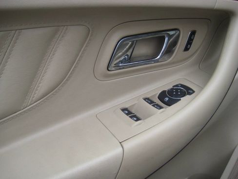 Used 2013 Ford Taurus Limited image 6