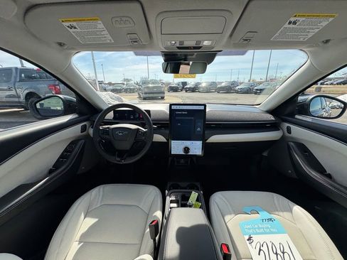 Certified 2025 Ford Mustang Mach-E Premium image 22