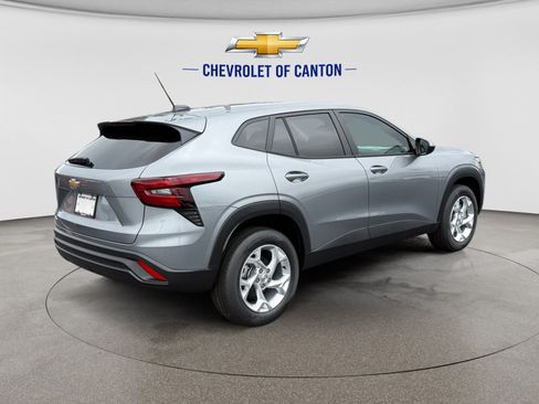 New 2026 Chevrolet Trax LS w/ LS Convenience Package FWD image 5