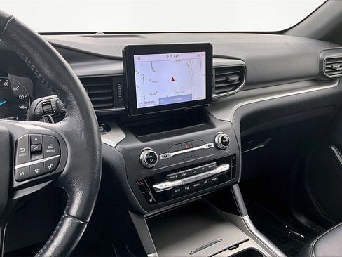 Used 2020 Ford Explorer XLT w/ Equipment Group 202A image 6