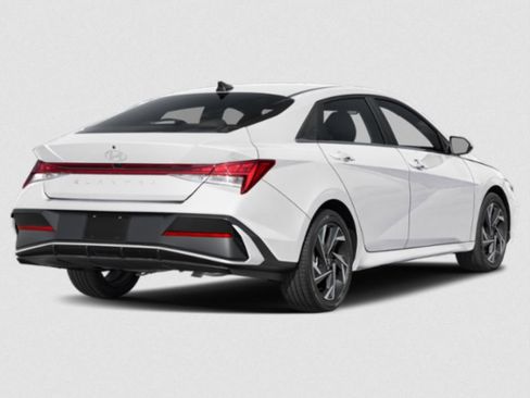 Used 2025 Hyundai Elantra SEL image 2