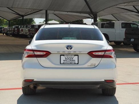 Used 2020 Toyota Camry XLE FWD image 4