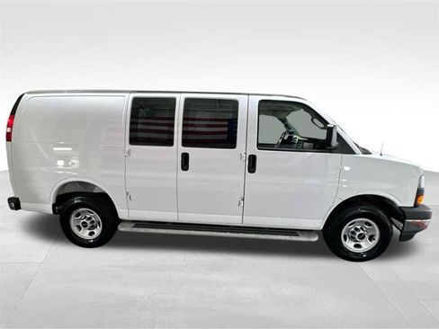 Used 2025 GMC Savana 2500 w/ Driver Convenience Package RWD image 4