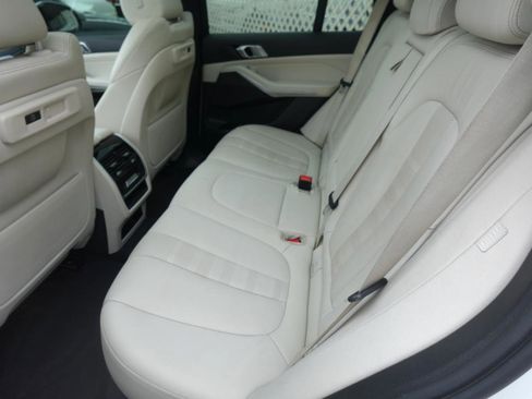 Used 2022 BMW X5 xDrive40i w/ M Sport Package AWD/4WD image 10
