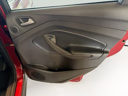 Used 2019 Ford Escape Titanium AWD/4WD image 32