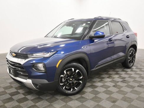 Used 2023 Chevrolet TrailBlazer LT w/ Convenience Package image 2