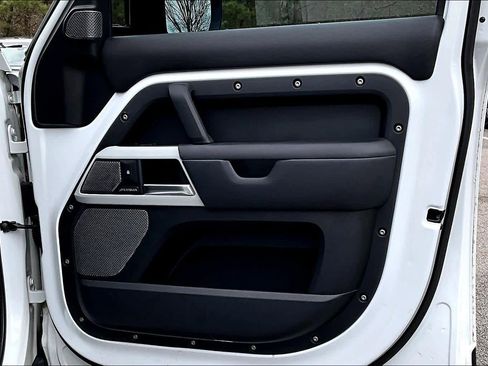 Used 2020 Land Rover Defender 110 HSE image 26