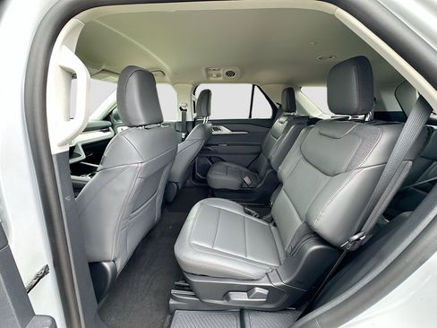 New 2026 Ford Explorer Active RWD image 17