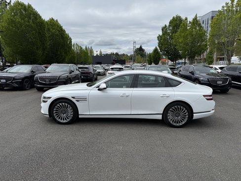 Used 2024 Genesis G80 image 8