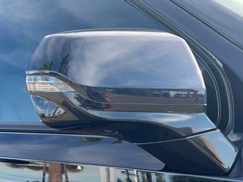 Used 2022 Chevrolet Tahoe Z71 w/ Off-Road Capability Package image 18