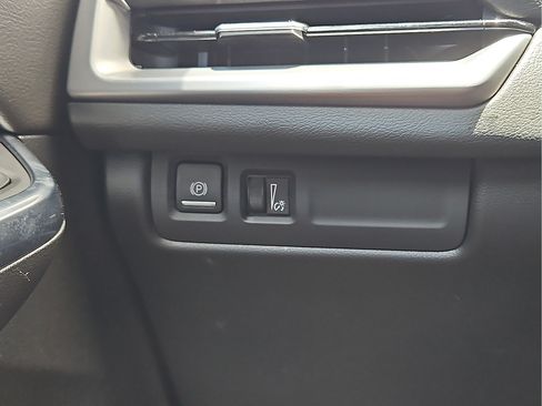Used 2025 Cadillac XT4 Premium Luxury AWD/4WD image 15