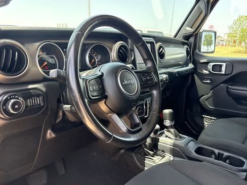 Used 2018 Jeep Wrangler Unlimited Sport AWD/4WD image 2