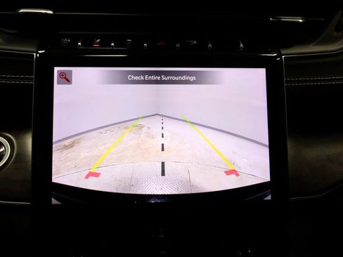 Used 2023 Jeep Grand Cherokee Limited image 2