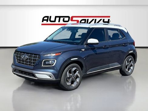 Used 2024 Hyundai Venue Limited FWD image 3