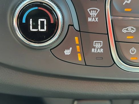 Used 2023 Chevrolet Traverse LT AWD/4WD image 35