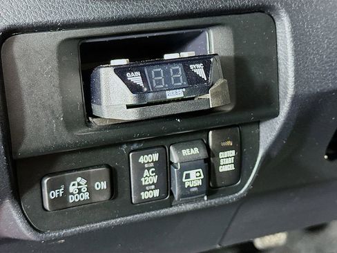 Used 2017 Toyota Tacoma TRD Off-Road image 11