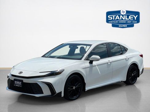 Used 2025 Toyota Camry SE w/ Convenience Package FWD image 5