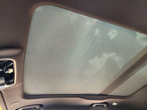 New 2026 Land Rover Range Rover Velar Dynamic SE image 18