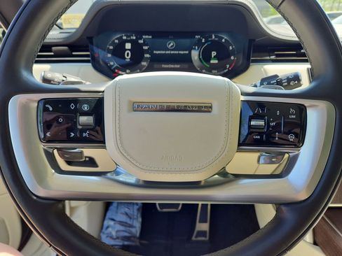 Certified 2025 Land Rover Range Rover SE AWD/4WD image 18