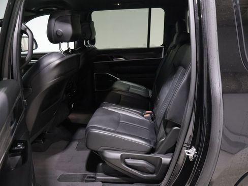 Used 2024 Jeep Wagoneer L Series III w/ Flexible Seating Group image 17