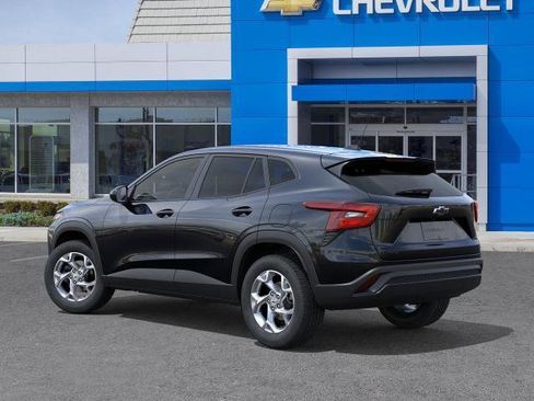 New 2026 Chevrolet Trax LS w/ LS Convenience Package FWD image 3