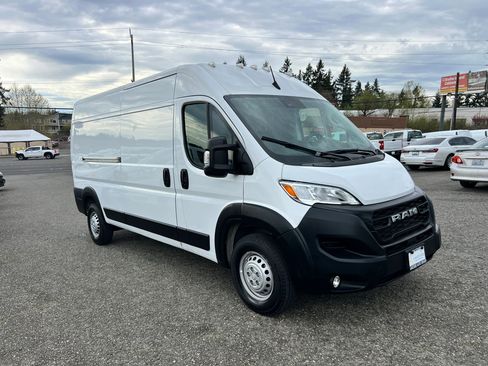 Used 2025 RAM ProMaster 3500 w/ Convenience Group image 3
