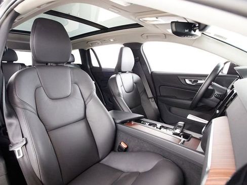 Certified 2025 Volvo V60 B5 Cross Country Plus AWD/4WD image 23