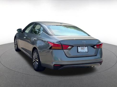 Used 2025 Nissan Altima 2.5 SV FWD image 10