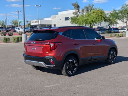 Certified 2026 Kia Seltos SX w/ SX Sunroof Package image 5