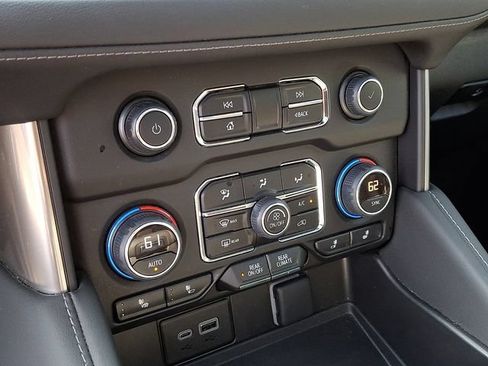 Used 2023 Chevrolet Suburban Z71 AWD/4WD image 9