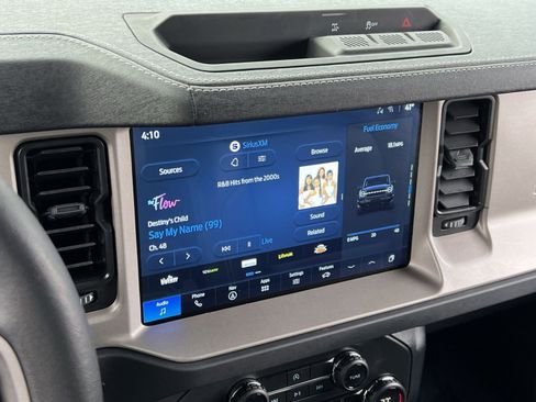 Used 2025 Ford Bronco Outer Banks image 16