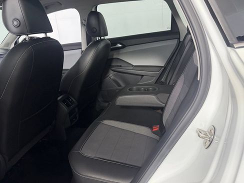 Used 2023 Volkswagen Taos SE w/ Panoramic Sunroof Package FWD image 24