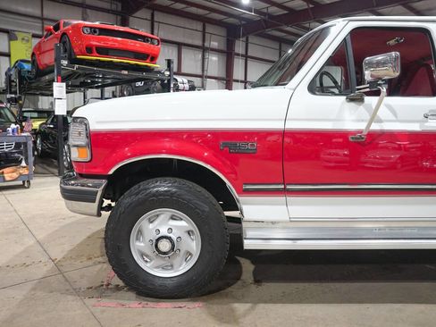 Used 1992 Ford F250 XLT Lariat 2dr 4WD Extended Ca image 3