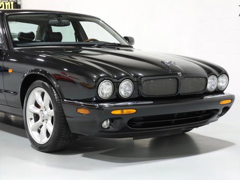 Used 1998 Jaguar XJ8 RWD image 42