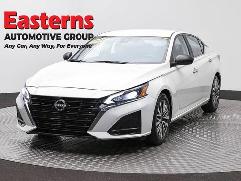 Used 2025 Nissan Altima 2.5 SV FWD image 1