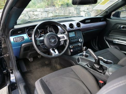 Used 2017 Ford Mustang Coupe RWD image 10