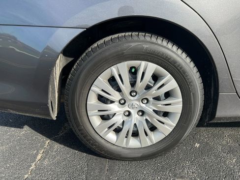 Used 2014 Toyota Camry LE image 12