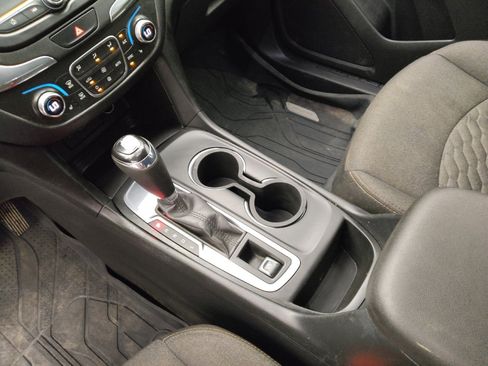 Used 2020 Chevrolet Equinox LT w/ Driver Convenience Package image 26