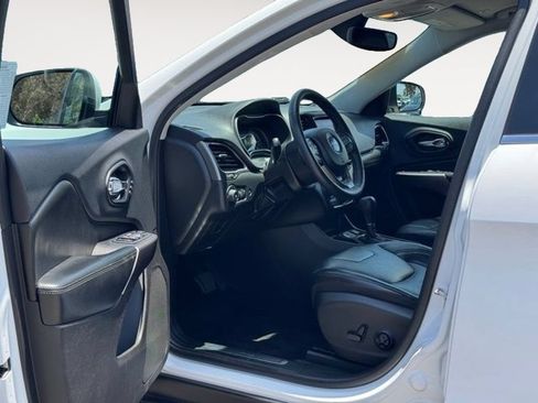 Used 2019 Jeep Cherokee Limited FWD image 9