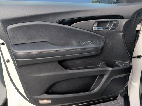 Used 2021 Honda Pilot Touring image 8