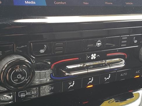 Used 2022 Jeep Grand Cherokee Limited image 29