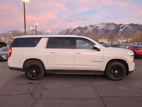 Used 2024 Chevrolet Suburban LT image 2