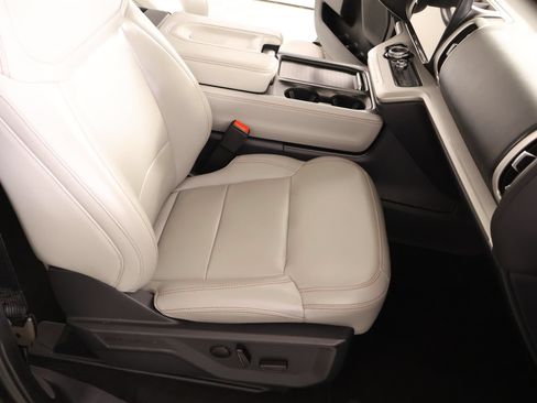 Used 2025 Ford Expedition Active AWD/4WD image 14