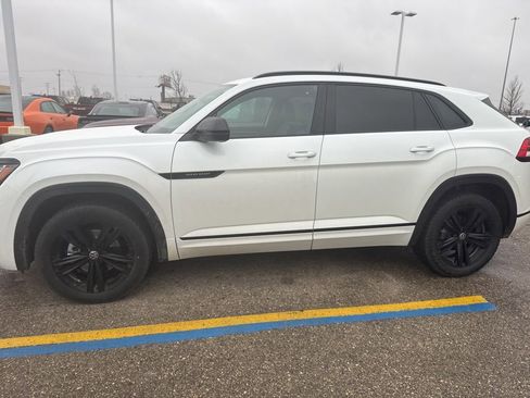Used 2023 Volkswagen Atlas Cross Sport SEL R-Line image 4