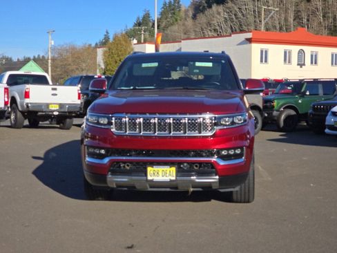 Used 2022 Jeep Grand Wagoneer Series III w/ Flexible Seating Group image 3