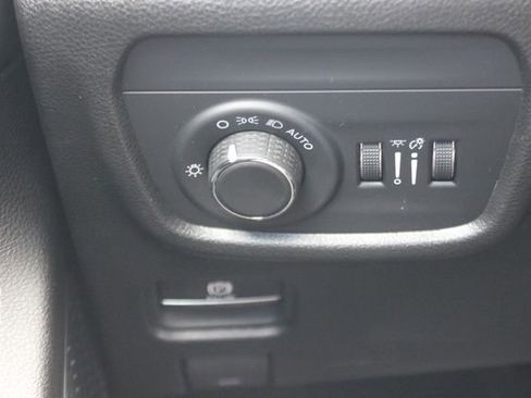Used 2023 Jeep Grand Cherokee L Altitude AWD/4WD image 16
