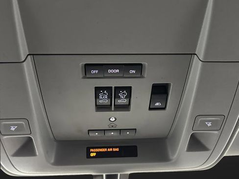 Used 2018 GMC Sierra 1500 SLT w/ Black Pack image 25