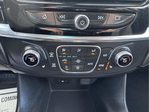 Used 2020 Chevrolet Traverse LT image 28