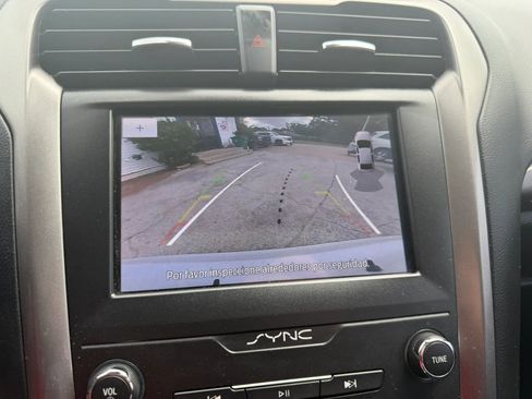 Used 2020 Ford Fusion SE AWD/4WD image 18